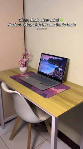 Clean desk, clear mind 🌿 Perfect setup with this aesthetic table 🤩 #computerdesk #des #table #computerdesktable #studytable #lamesa #affiliate #buyna 