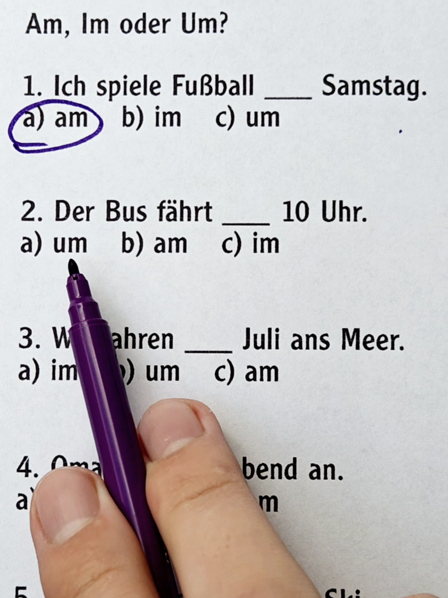 📚 Kleine Übung: Wann benutzt man am, im oder um? Antwort im Video! #deutschlernenmitspaß  #A1Deutsch #grammatik #tiktoklernen #deutschlernen 