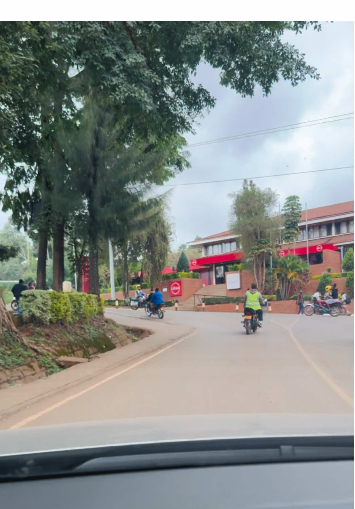 📍Motorcycles 🏍️🏍️🏍️Everywhere 😄which town is this? #roadtripkenya #roadtrips #roadtrip #tembeakenya #travel 