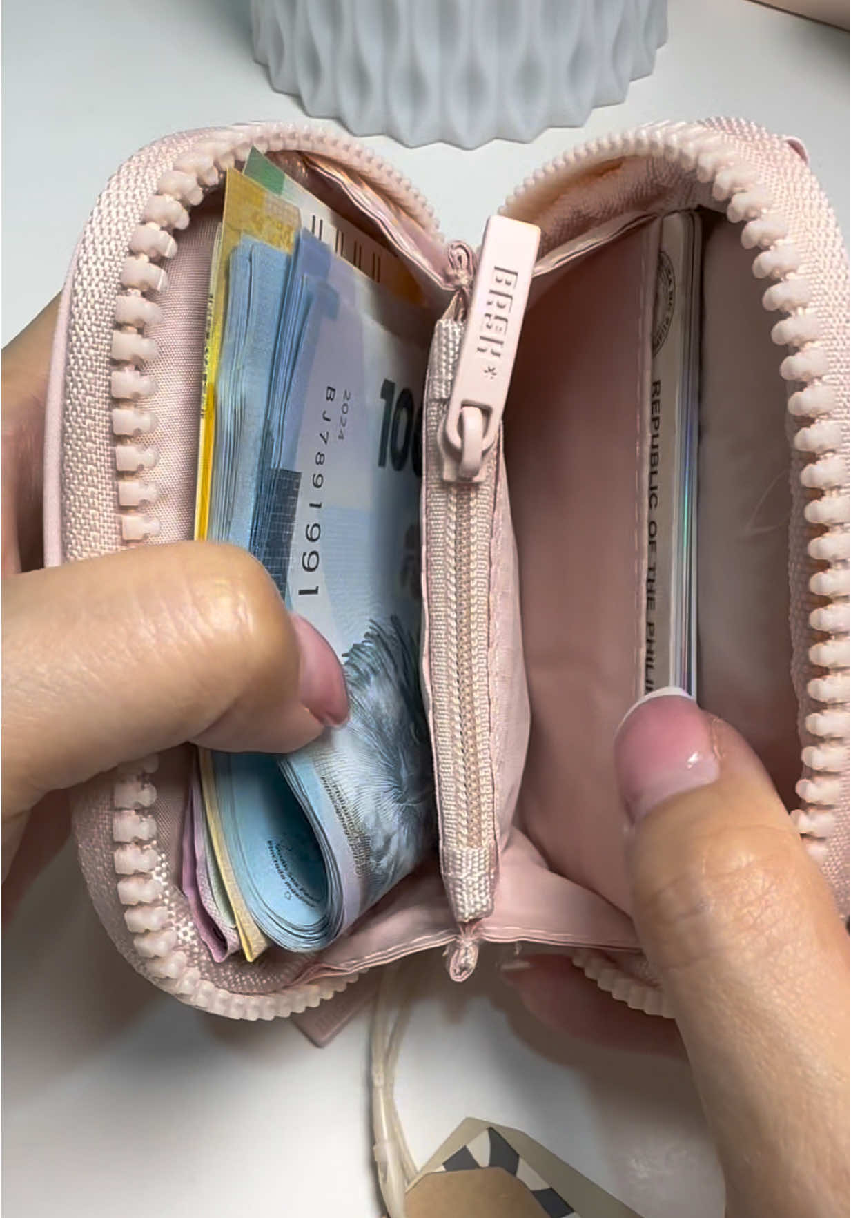Ibang level talaga ang quality ng BASH compact wallet! #bash #compactwallet #wallet #cardholder 