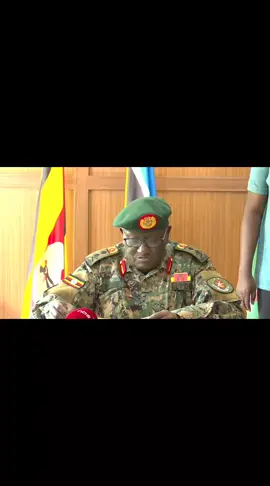 🚨 “Uganda Army arrests Major Chaban ⚠️ He was found with a pistol 🔫  @globalpoliticstalk brings you the story live 🇺🇬 #Uganda #MajorChaban #RuleOfLaw”