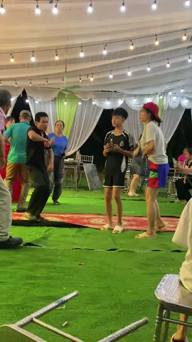 Vội đi mặc nhầm cái quần thôi