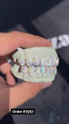 #creatorsearchinsights message me for your top quality gold and diamond grillz #jewelry #teeth #grillz #moissanite 