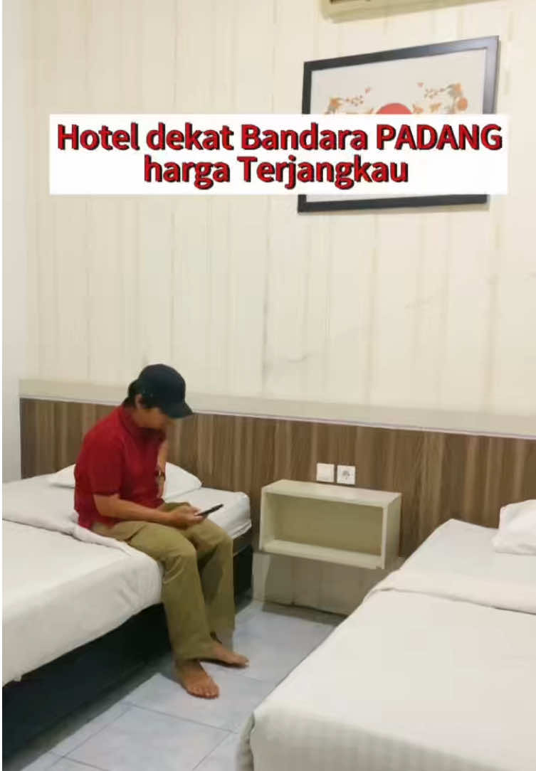 Yang mw flight dari Bim (bandara minang kabau) atw ke Bim Padang , yang lagi Transit, mending istirahat disini dulu deh.. Jaraknya gak sampai 5 menit ke bandara,  Utk dapet harga lebih worthit langsung aja download aplikasi REDDOORZ dgn bnyk promo menarikkk … pakai KODE PROO “YUKNGINEP” untuk dapetlan promo yaa #REDTRAVELERS #bukasemuapintu #reddoorz #penginapaneby #hotelpadang #hoteldekatbandara #fyp 
