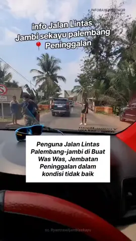 Muba - Viral vidio berdurasi 53 detik di media sosial Mengenai Jembatan yang Berada di kecamatan tungkal jaya Desa Peninggalan. Dalam Vidio tersebut, yang di unggah oleh akun tiktok Ryan Travel Jambi Sekayu. Nampak sopir tersebut menghimbau kepada pengguna jalan lintas palembang-jambi desa peninggalan kecamatan tungkal jaya untuk berhati-hati. 