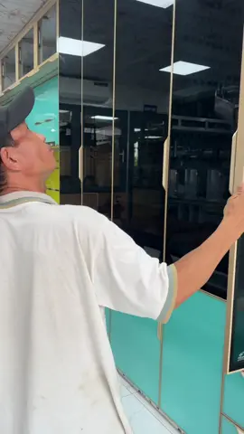 Anh Thầu Của Anh Ba Báo đẹp trai - nhưng đi giò giá kinh kkkk