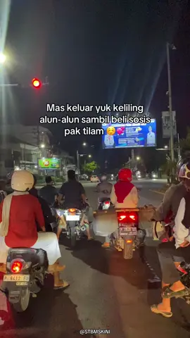 Bayangkan sek siapa tau ada yang ngajak keliling sambil beli sosis pak tilam 😂  #situbondo #situbondomasakini #fyp #fypviralシ 