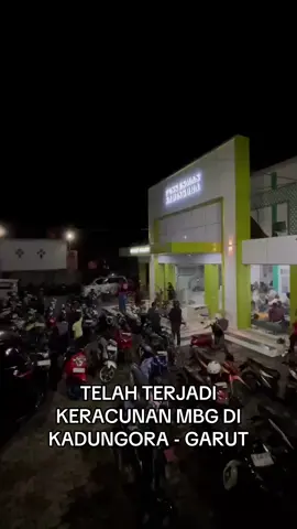 Kembali terjadi lagi, sejumlah pelajar di Kecamatan Kadungora, Garut, kembali mengalami gejala keracunan diduga usai menyantap MBG. Mereka harus mendapatkan perawatan di Puskesmas Kadungora karena gejala keracunan yang dialami. Belum ada keterangan resmi dari pihak terkait kaitan dengan kejadian ini. ___ #garut 