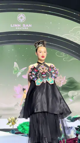 Lụa Là Trà Hoa by Linh San Couture #TrinhMyAnh #LinhSanCouture #MissEarth #LuaLaTraHoa #HoaHauTraiDatVietNam2025 