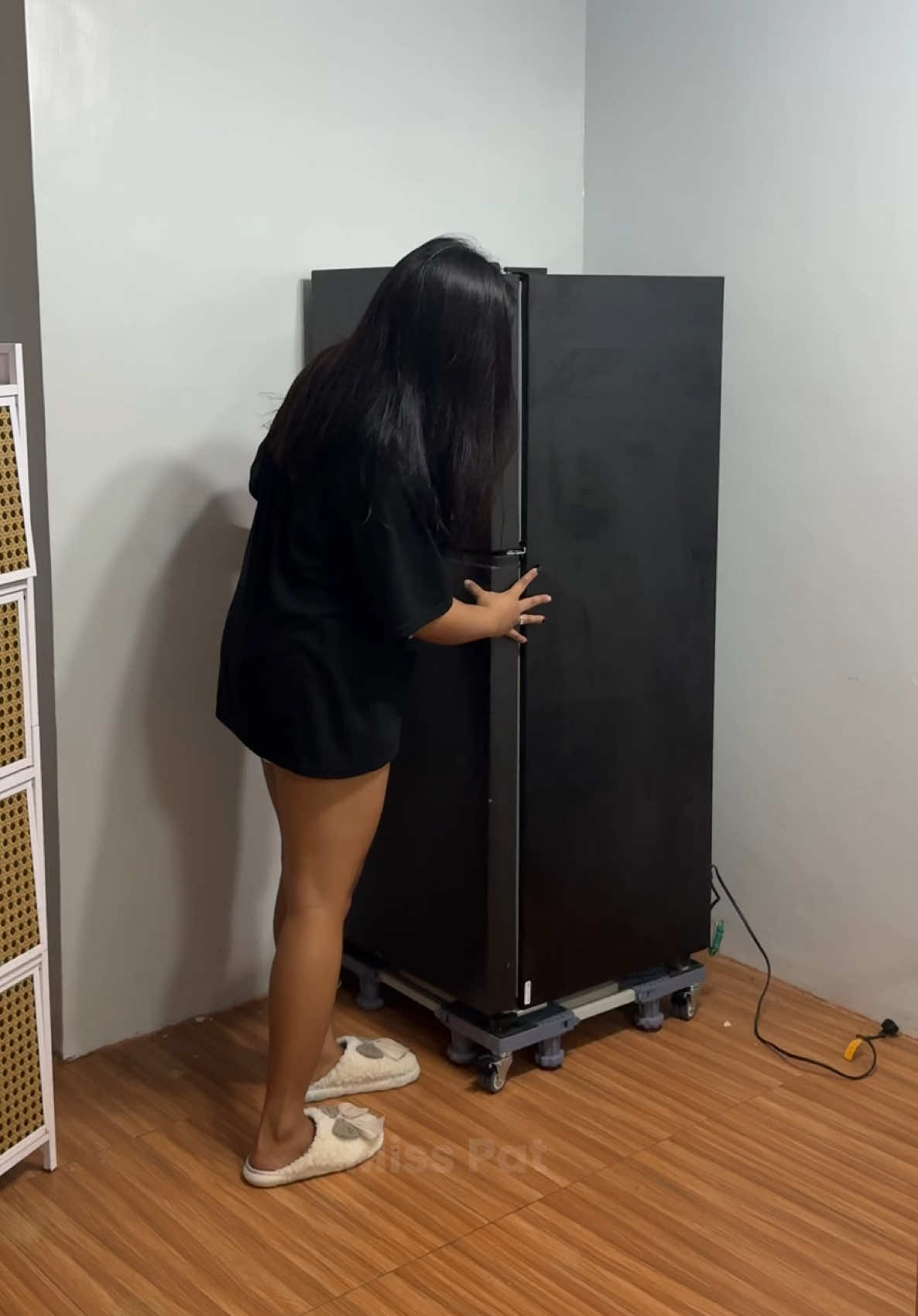 May stand na yung ref namin kaya madali nang ilipat ng pwesto!🥰 #fyp #refrigeratorstand #refstand #homeimprovement #apartmentliving 