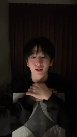 การที่มี Photobook แบบนี้ได้เหมือนกับของขวัญชิ้นใหญ่ชิ้นหนึ่งให้ ตัวเองเลย #JINWOOKkim #BeneathTheLightPhotobook  #BUSbecauseofyouishine 