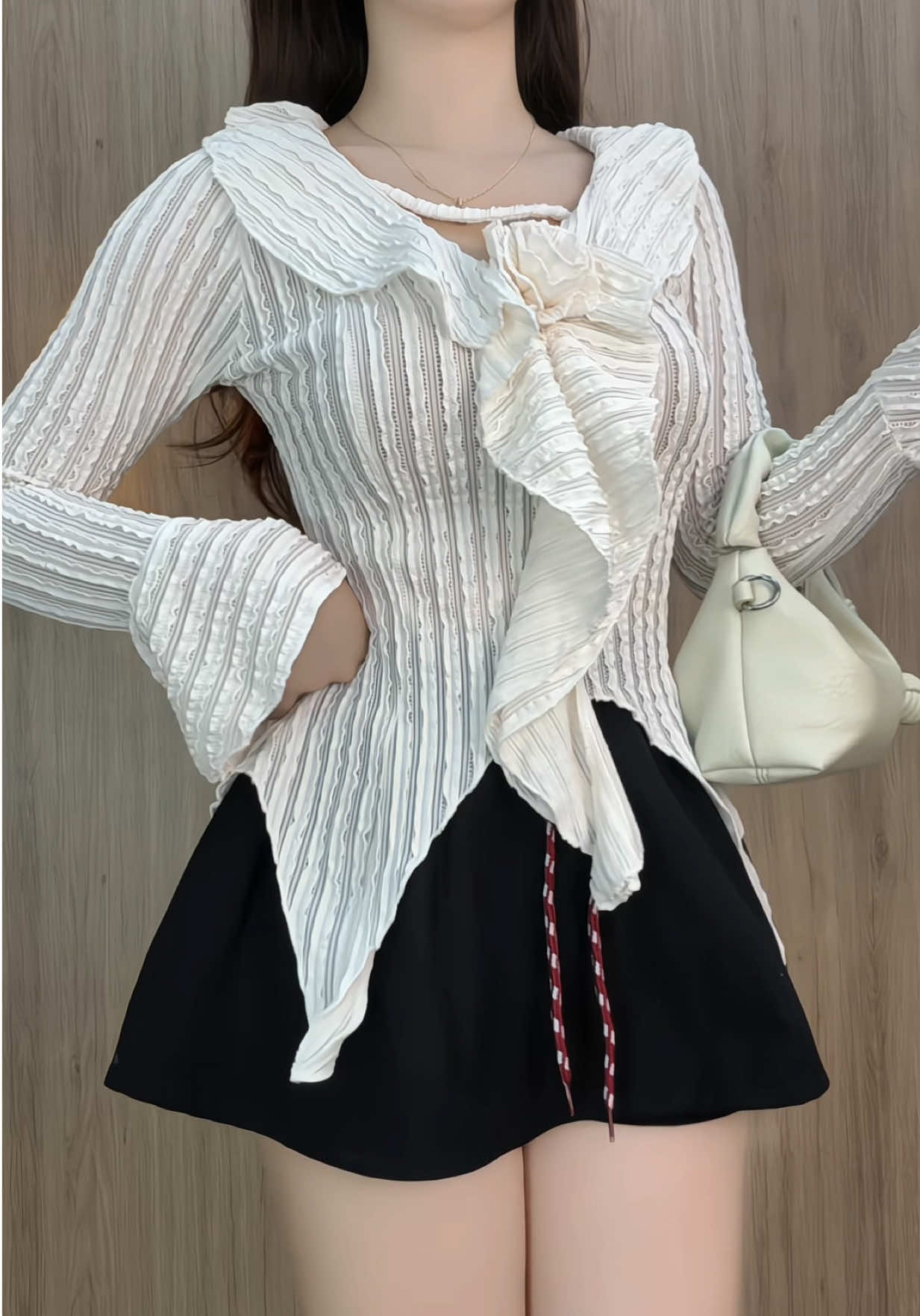 Áo kiểu chất ren xinh yêu cho mấy em gaia mưa nè 😍😍😍