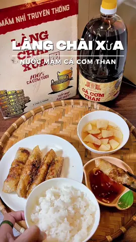 👉 Một chai 2 lít dùng lâu, vị ngon đậm đà từ cá cơm than – chuẩn vị làng chài xưa! #nuocmam #langchaixua #nuocmamcacom #giadinhviet #AnhMocHome 