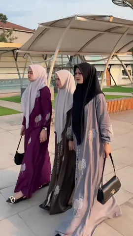 Gamis Twill Bordir 😍 Memiliki Looks superrrr simpleee tapi mewahhh dan juga elegant 😍🔥 Buruan Dichekout sebelum kehabisannnnn 😭🫵🏻#gamis#gamistwill #gamistwillori 