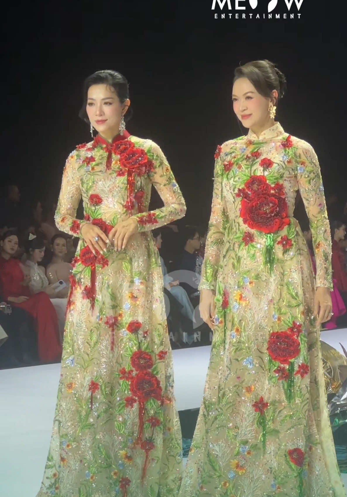 Mãn nhãn trước màn trình diễn đẳng cấp của diễn viên Yến Nhi, cựu người mẫu - diễn viên Ngọc Nga tại show Lụa Là Trà Hoa #Meowentertainment #Tiktokgiaitri #Lualatrahoa #Linhsancouture #NTKLinhsan