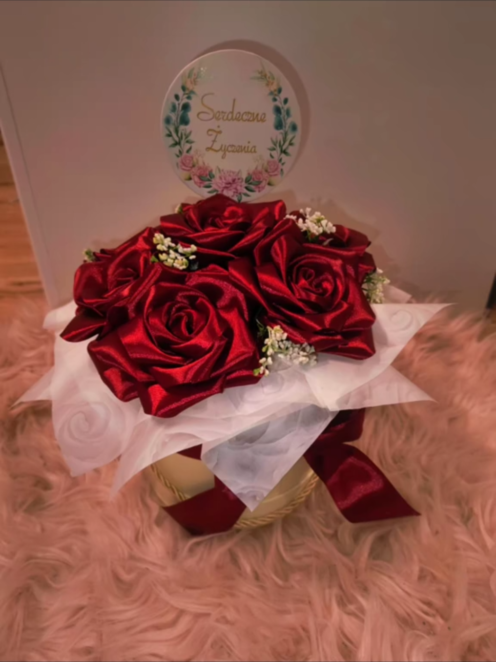 Jak myślicie 75 złoty za taki box z wiecznymi różami to dużo czy mało?☺️ Dajcie znać co myślicie🥰🌹 Box idealny na różne okazje zapraszam do składania zamówień 😊 #dc #dlaciebiе #flowerbox #handmadeflowers #recznierobione 