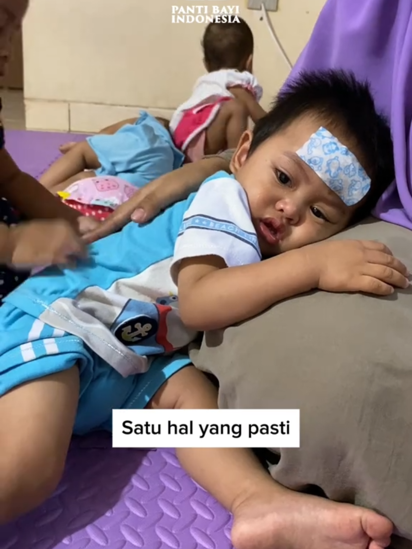 Tangisan mereka penuh arti, seolah menyampaikan rindu yang tak terucap. Namun, satu hal yang pasti:buna pengasuh selalu hadir memberikan cinta yang tulus,menyelimuti dengan kehangatan yang tiada henti🩷 Kalo Bukan Kamu, Siapa Lagi Yang Akan Mereka Harapkan???🥹 Ayo bergabung bersama kami dalam merawat mereka dengan memberikan sedikit susu sehat agar terpenuhi Gizi mereka. Donasi 👉Kunjungi profil vidio yang di sematkan berupa Qris A/N PANTI BAYI INDONESIA
