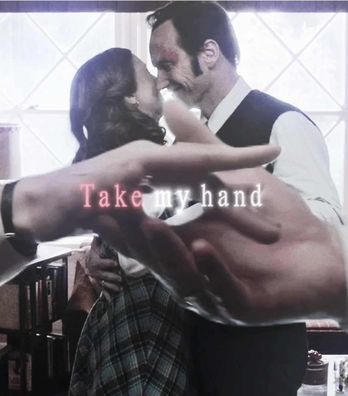 #EDWARREN + #LORRAINEWARREN - ahh sorry if this looks bad😭 <3:@Liz ☾ @lelsie ୨ৎ @a 🦇 @cb🤍 @brit @♫☆𝙴𝚖𝚖𝚊☆♫ @em @Lu  spc: mine  cc: mine #theconjuring #fyp #trending 