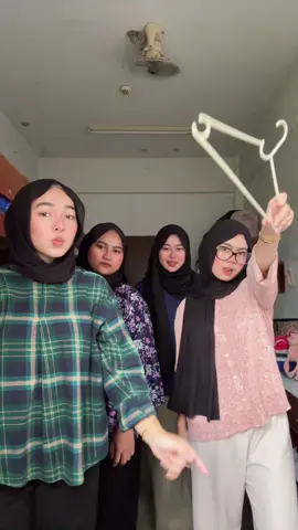hanger dior takde hanger buruk je ada
