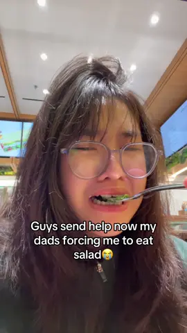 The martabak is on my lap guys 🤪#martabak #dad #FoodTok #salad #fyp