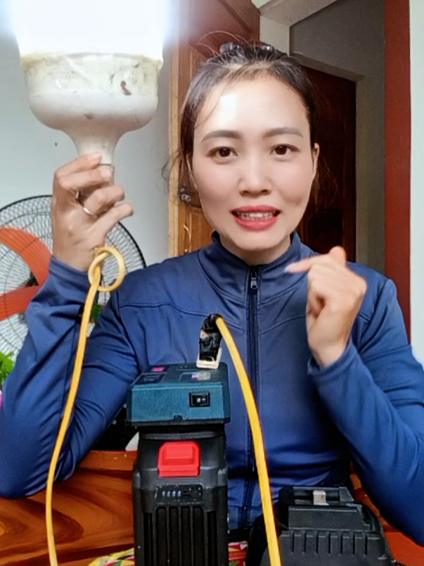 có bộ đôi đấy chuyển đổi nguồn điện kèm theo quả pin 30shine như thế này thì anh chị em mình không lo lắng khi mất điện nữa nha chuyển đổi sang nguồn điện 220v dân dụng để mình có thể sử dụng những thiết bị ở trong nhà#dechuyendien18den21len220v #dechuyendoidien #_phamha2 
