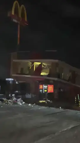 McDo nag collapse sa lakas ng lindol sa cebu. Keep safe everyone 🙏 #cebu #earthquake 