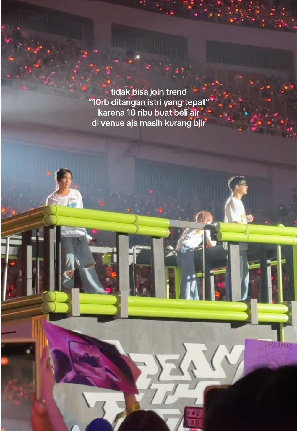 apa apaan tds4 day 2 beli air mineral tanggung harga 15rb. mahal banget tapi kalau gabeli pasti pingsan ahahaha #tds4jakarta #tds4injakarta #nctdream #jis 
