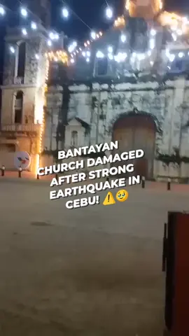 BANTAYAN CHURCH DAMAGED AFTER STRONG EARTHQUAKE IN CEBU! ⚠️ BREAKING: Gumuho ang bahagi ng Bantayan Church sa #Cebu dahil sa malakas na magnitude 6.7 lindol na tumama sa probinsya ngayong Lunes ng gabi, Setyembre 30, 2025.  #EarthquakeAlert #EarthquakePH #LindolPH #Linog 