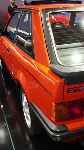 Ford Escort XR3 1986: Estilo, Esportividade, História, Paixão e Nostalgia — Você se lembra desse sonho de consumo dos anos 80? #FordEscortXR3 #Anos80 #CarroEsportivo #ClássicoBrasileiro #Nostalgia