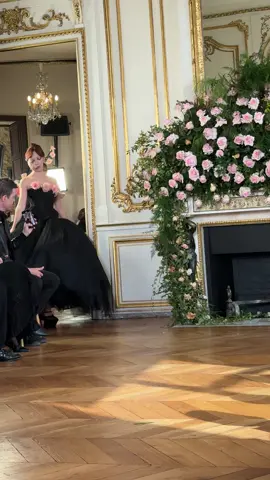 #nikkililly #matieresfecales #pfw #parisfashionweek #TikTokFashion 