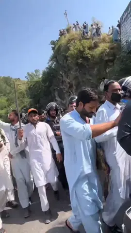 #یہ شیر دل کشمیری ہیں یہ نہ رینجر ،نہ پی سی ،نہ ایف سی سے ڈرتے ہیں  یہ خود رینجر ،پی سی ،ایف سی ہیں۔۔۔ جیو کشمیریو#AJKRightsmovement #KashmirExpress #awamiactioncommittee 