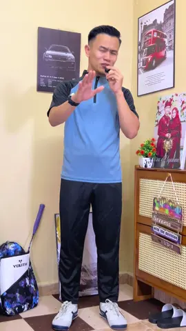 baju sukan berzip selesa pakai , berlengan pendek 