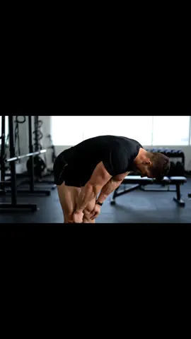 You've been taught to stretch all wrong. ❌ Static stretching before a workout tells your muscles to relax, robbing you of strength and power. Studies show it can decrease your output by over 5%! Switch to a dynamic warm-up (active movements) to increase blood flow and prime your body for a powerful lift. Save this for your next workout! 🔥 #gymtips #fitnesstips #warmup #dynamicwarmup #stretching 