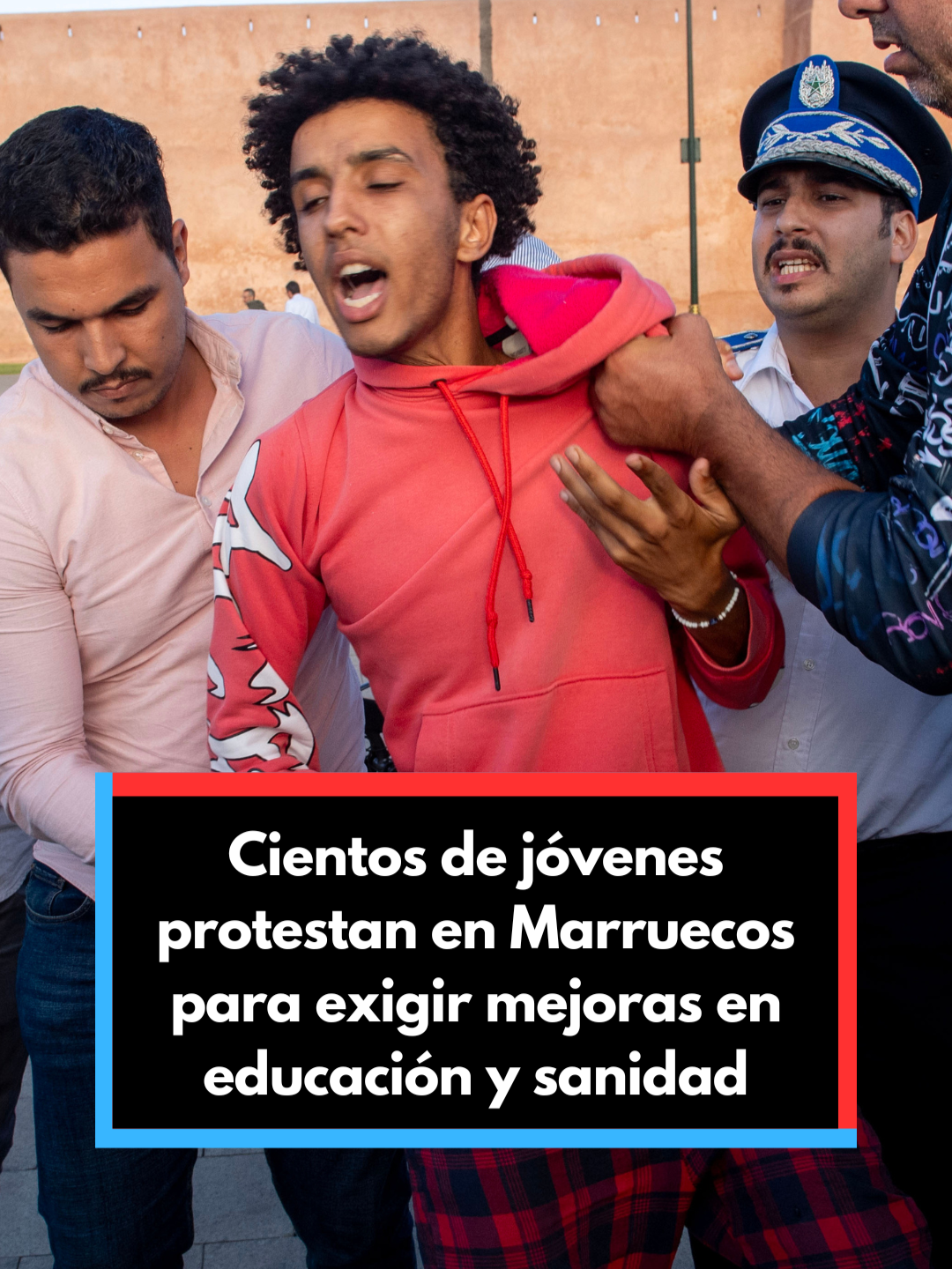 🔶Cientos de jóvenes pr0testan en Marruecos para exigir mejoras en educación y sanidad La Policía reprime con dureza las protestas en varias ciudades. En Rabat, 90 personas fueron detenidas en el tercer día de movilizaciones de la Generación Z, en un país donde el 41% de la población tiene menos de 25 años. #noticias #noticiastiktok #news #marruecos