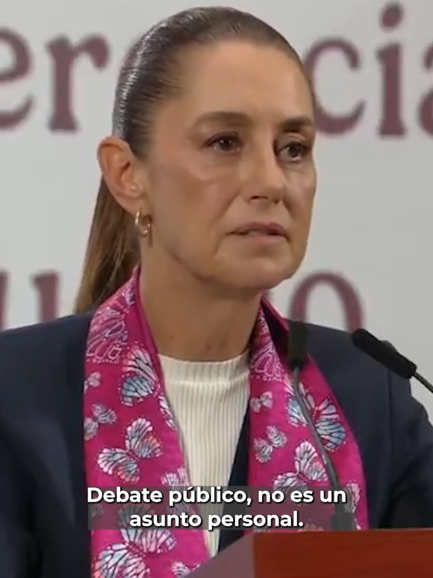 Aquí hay debate público, no es personal: Sheinbaum defiende a Bartlett tras pregunta de reportera. #Latinus #InformaciónParaTi