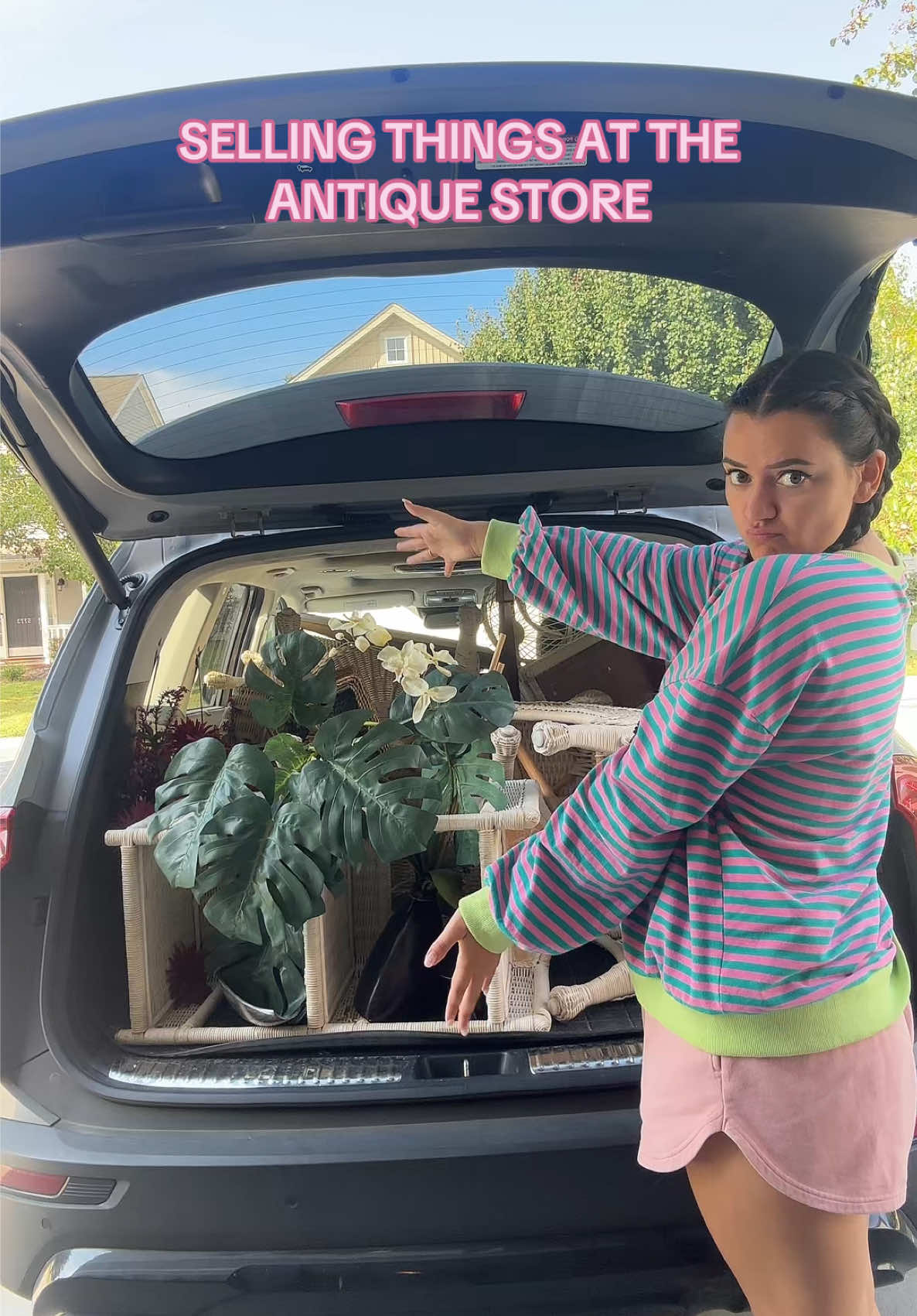 SELLINGS THINGS AT THE ANTIQUE STORE!!! Stay tuned to see what sold in September 🤭🤭 #antiquestore #antiquestorefinds #selling #thrift #thrifting 