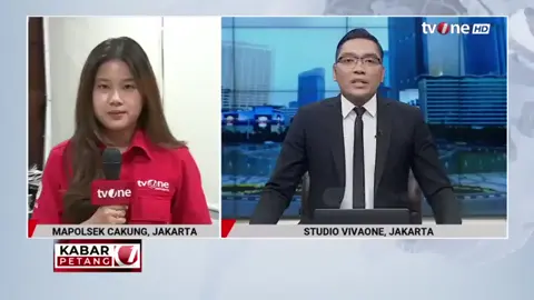 Gubernur Aceh, Muzakir Manaf atau yang akrab disapa Mualem memberikan tanggapan santai namun penuh makna terhadap kebijakan Gubernur Sumatera Utara (Gubsu), Bobby Nasution, yang merazia kendaraan berpelat BL--kode kendaraan asal Aceh--di wilayah perbatasan Aceh-Sumut. Mualem meminta, masyarakat Aceh untuk tetap tenang dan tidak terpancing dengan kebijakan ‘nyeleneh’ menantu mantan Presiden Joko Widodo (Jokowi) tersebut. #beritahariini #beritaterkini #indonesia🇮🇩 