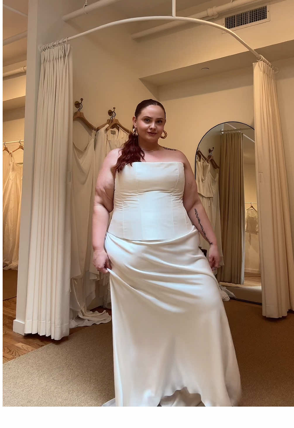 getting ready for #NYBFW with @Alexandra Grecco ✨👰🏼‍♀️  #plussizebride #bridaltiktok #plussizebridal 