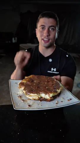 🚨 180g PROTEIN CHEESECAKE 🚨 Cheesecake that tastes sinful… but fuels your gains 🍰💪 The Base: 250g light digestive biscuits Sprinkle of cinnamon 60ml protein milk + 10g whey protein (mixed into biscuits) 👉 Bake 10 min for that crunchy, protein-packed base The Cream: 360g light cream cheese 2 cups Greek yogurt 2 eggs 2 drops vanilla 2 packs sweetener 100ml protein milk + 10g whey protein ½ scoop protein powder 👉 Mix & pour over the base → Chill in fridge 3 hrs The Sauce (game changer): 2 scoops vanilla whey protein 30g peanut butter 80–90ml water (add gradually) 30g pecans 👉 Mix into a creamy nutty sauce → pour over cheesecake ✅ Final result: crunchy base, creamy filling, nutty protein sauce → 180g protein in one cake 🤯 Dessert that builds muscle, not just cravings. Would you smash a slice of this anabolic cheesecake? 👇🔥