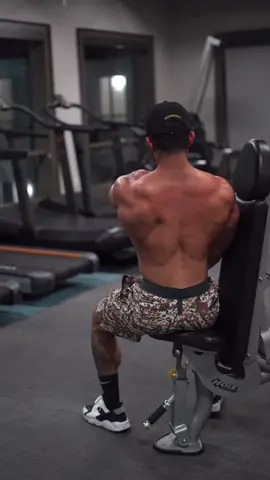 #Repost  —— Building 3d shoulders🚀 #gym  #CapCut #viral #bodybuilding 