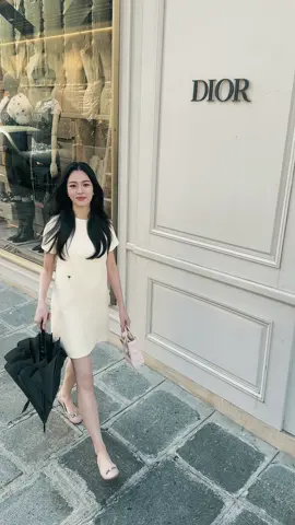 Next stop .... I won't tell you 😝🖤 #dior #DiorSS26 #pfw #linglingkwong #lingorm 