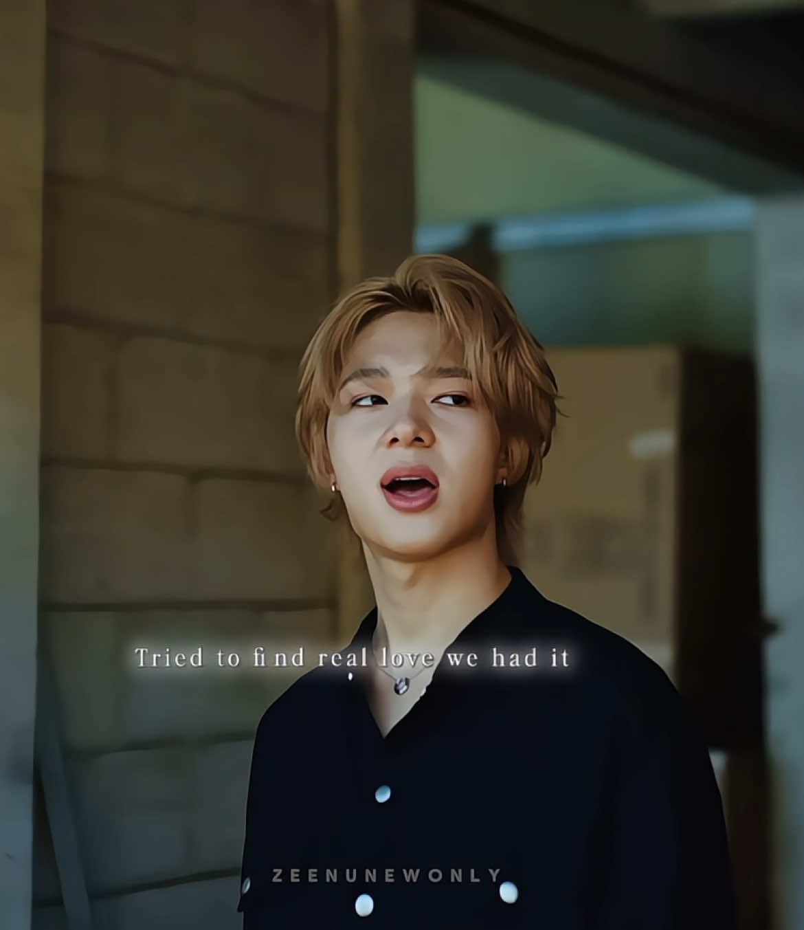 THE TRANSITION FROM THE HIGH VOICE TO THE DEEP VOICE… OMGG @NuNew #nunew #nunewchawarin #NUNEWKOREADEBUT #LeaveMeWithYourLoveMV 