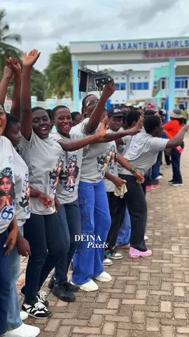 A beautiful moment as the alumni of Yaa Asantewaa SHS returned to their alma mater after a vibrant float on Day 1 of their 65th Homecoming 💙💙💙