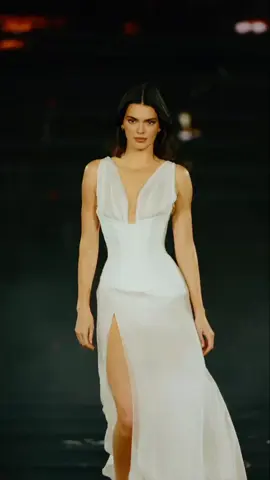 kendall jenner x l'oreal paris défilé #explore #style @Kendall Jenner #fyp #foshan #kendalljenner 