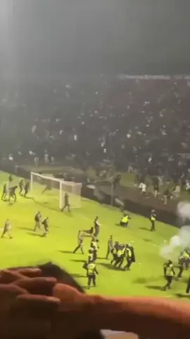 01 OKTOBER 2022 - 01 OKTOBER 2025 [ 3 Tahun Tragedi Sepakbola Terbesar Di Indonesia Bahkan Di Dunia 