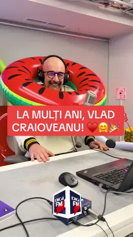 La mulți ani, @Vlad Craioveanu! Te îmbrățișăm și te iubim, că ca tine nu (mai) găsim ♥️🤗 #birthdayboy #happybirthday #morningshow #entertainment #showbiz 