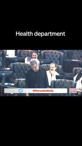 لیڈی ریڈنگ ہسپتال پشاور میں ایک کمرے کا کرایہ 10 ہزار روپے مقرر کر دیا گیا ہے۔ سوال پیدا ہوتا ہے کہ آخر سرکاری ہسپتال کا مقصد کیا ہے؟ غریب اور متوسط طبقے کے مریض کہاں جائیں گے؟  صوبائی حکومت دعوے کرتی ہے کہ وہ عوام کو صحت کی سہولتیں مفت فراہم کر رہی ہے، لیکن حقیقت یہ ہے کہ سرکاری ہسپتالوں کو بھی پیسے کمانے کا ذریعہ بنا دیا گیا ہے۔ #mti #room #lrh #hospital #sehatcard 