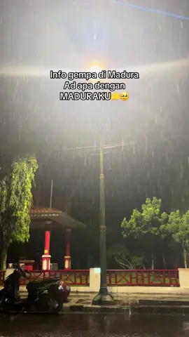 Semoga gak ad musibah di maduraku #madura#gempabumi #viraltiktok #mander salameddeh kabbih 🤲🤲#aminyarobalallamin🤲🏻 @juhairiyah 