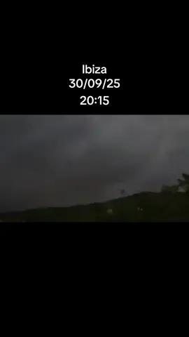 #ibiza luces raras en el cielo.. en medio de la tormenta..