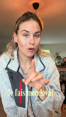 J’ai été influencé par les ménagères de tiktok pour l’idée de faire son propre pain avec son propre levain🥖🍞🥯 J’y crois pas mais on test quand même #levain #pain 